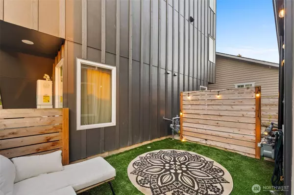 9429 18th AVE SW #A, Seattle, WA 98106