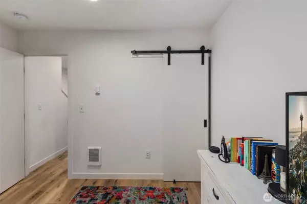 9429 18th AVE SW #A, Seattle, WA 98106