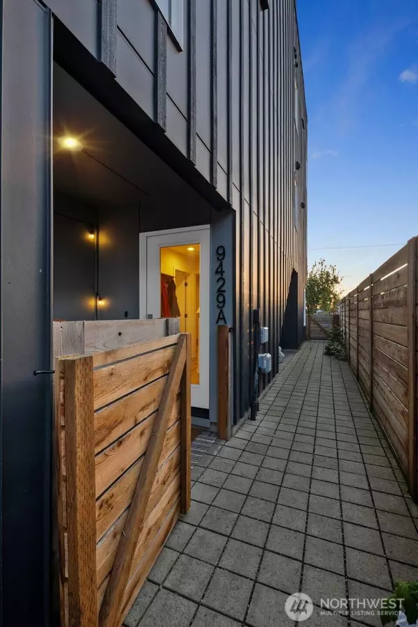 9429 18th AVE SW #A, Seattle, WA 98106