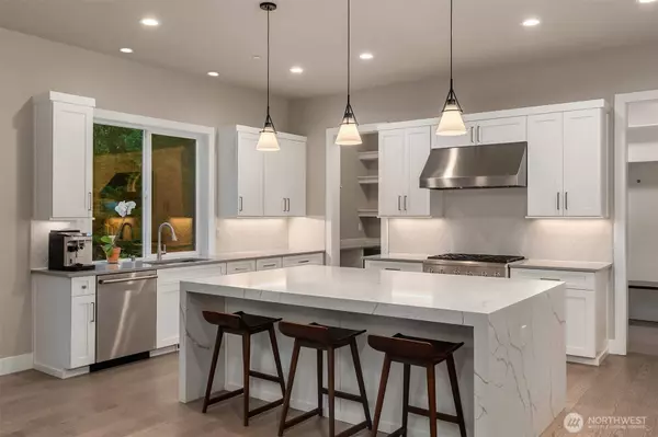 7609 NE 155th ST, Kenmore, WA 98028