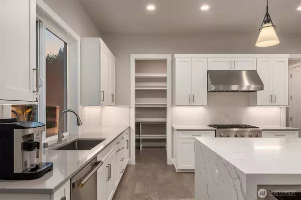 7609 NE 155th ST, Kenmore, WA 98028