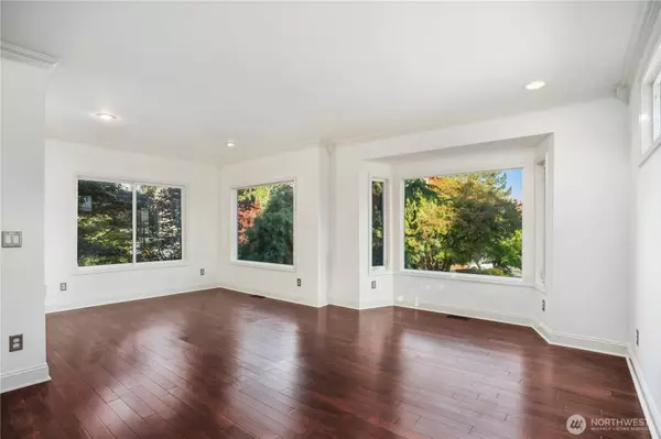 126 6th CT, Kirkland, WA 98033