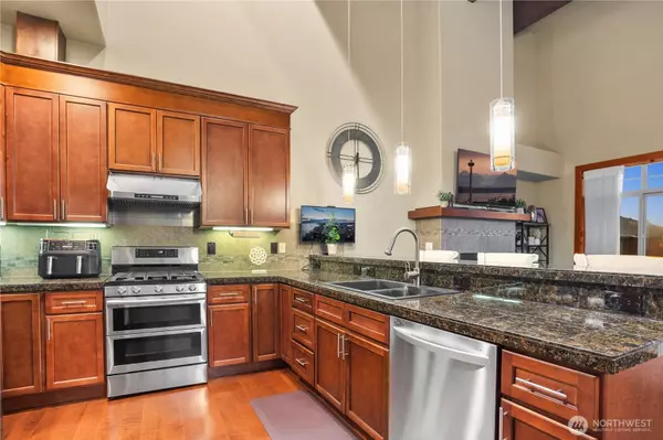 4005 NE 3rd PL #E, Renton, WA 98056