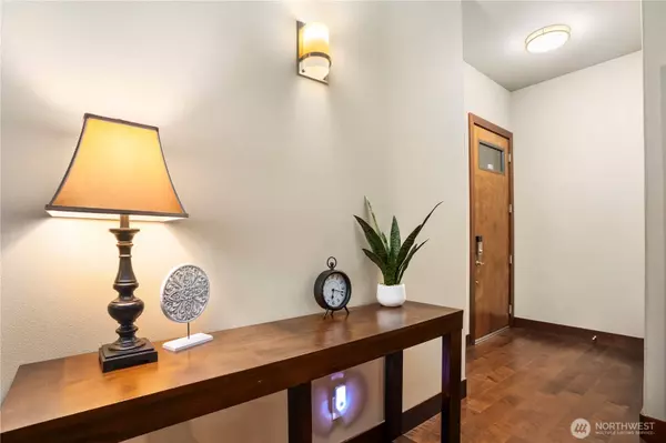 4005 NE 3rd PL #E, Renton, WA 98056