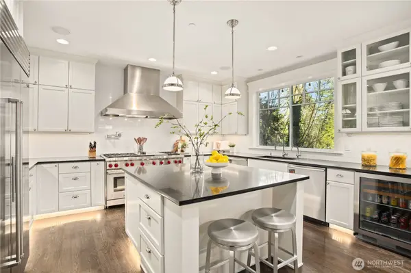 8612 SE 36th ST, Mercer Island, WA 98040