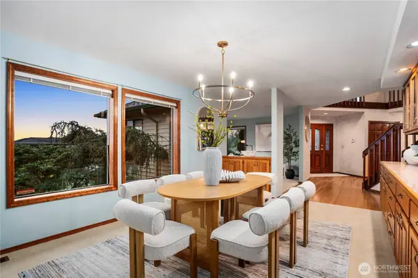 1711 Edgemoor LN, Everett, WA 98203