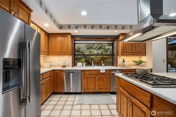 1711 Edgemoor LN, Everett, WA 98203