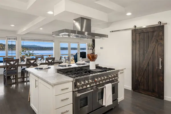 8428 Island DR S, Seattle, WA 98118