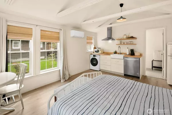 9303 30th AVE SW, Seattle, WA 98126