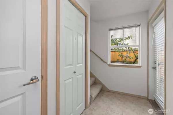 1140 N 92nd ST, Seattle, WA 98103