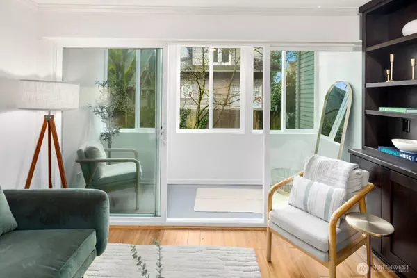 5901 Phinney AVE N #106, Seattle, WA 98103