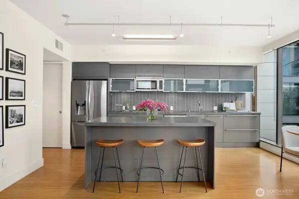820 Blanchard ST #910, Seattle, WA 98121