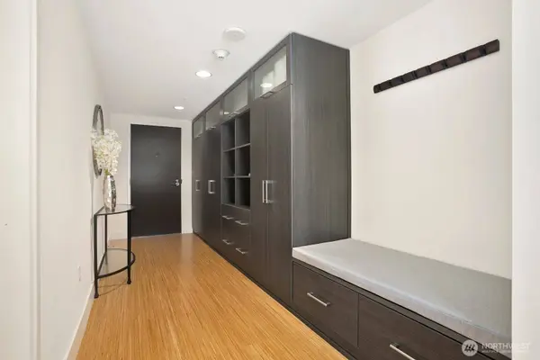 820 Blanchard ST #910, Seattle, WA 98121