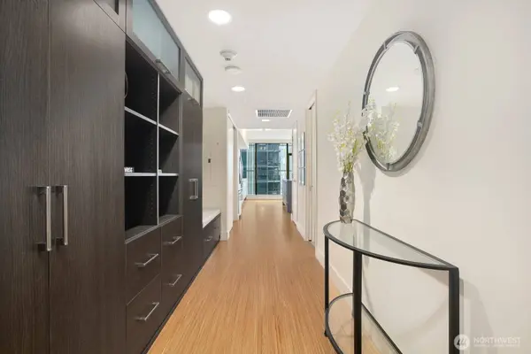 820 Blanchard ST #910, Seattle, WA 98121