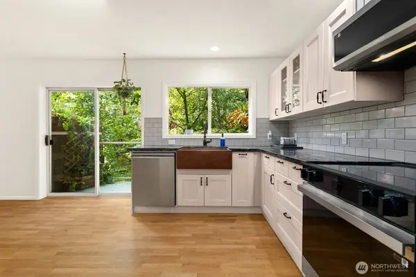 3406 W Government WAY #3, Seattle, WA 98199