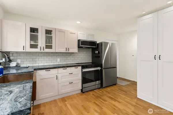 3406 W Government WAY #3, Seattle, WA 98199