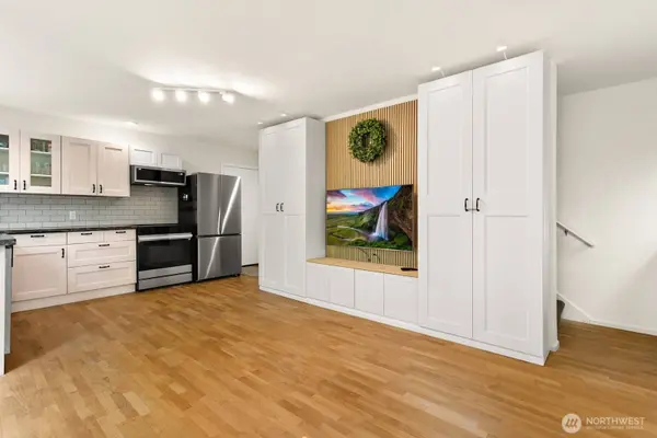 3406 W Government WAY #3, Seattle, WA 98199