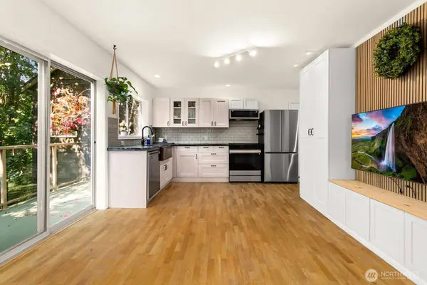 3406 W Government WAY #3, Seattle, WA 98199