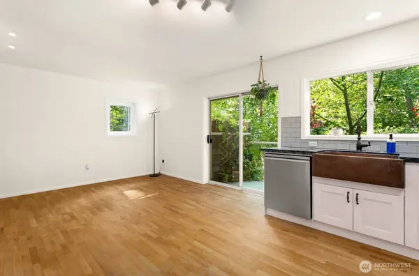 3406 W Government WAY #3, Seattle, WA 98199