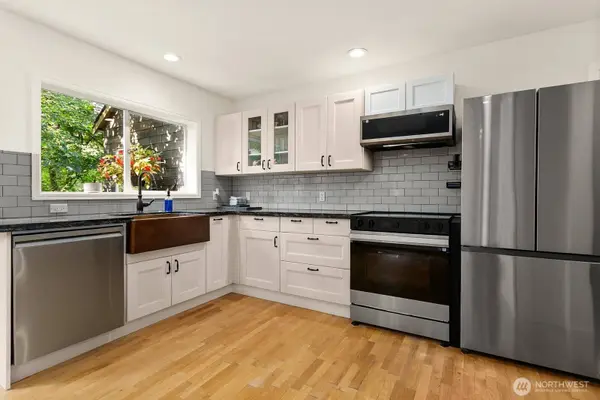 3406 W Government WAY #3, Seattle, WA 98199