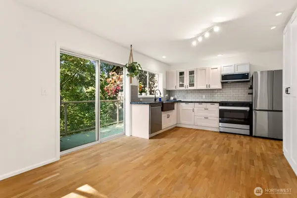 3406 W Government WAY #3, Seattle, WA 98199