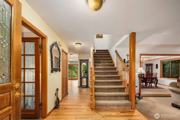 23812 SE 253rd PL, Maple Valley, WA 98038