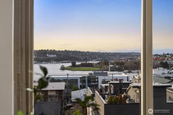 2703 Boylston AVE E #302, Seattle, WA 98102
