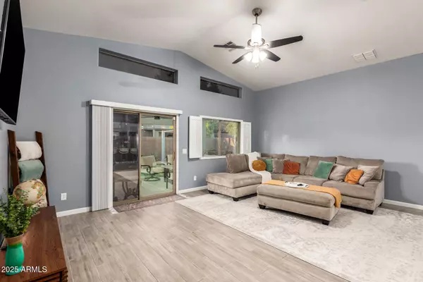 7724 W ENCINAS Lane, Phoenix, AZ 85043