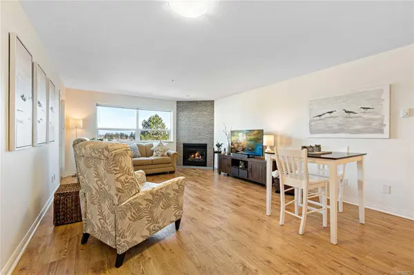 1633 Dufferin Cres #211, Nanaimo, BC V9S 5T4
