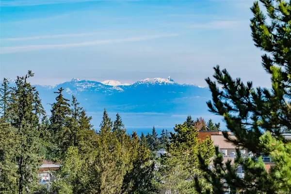 1633 Dufferin Cres #211, Nanaimo, BC V9S 5T4