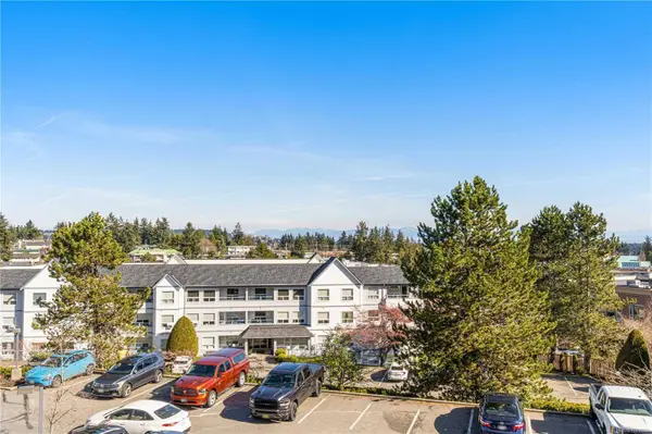 1633 Dufferin Cres #211, Nanaimo, BC V9S 5T4