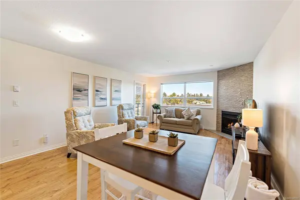 1633 Dufferin Cres #211, Nanaimo, BC V9S 5T4