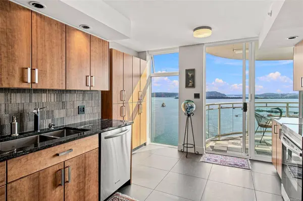 154 Promenade Dr ##2301, Nanaimo, BC V9R 6Y3