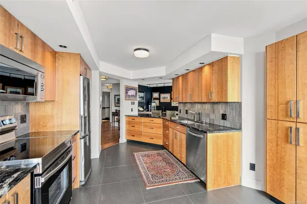 154 Promenade Dr ##2301, Nanaimo, BC V9R 6Y3