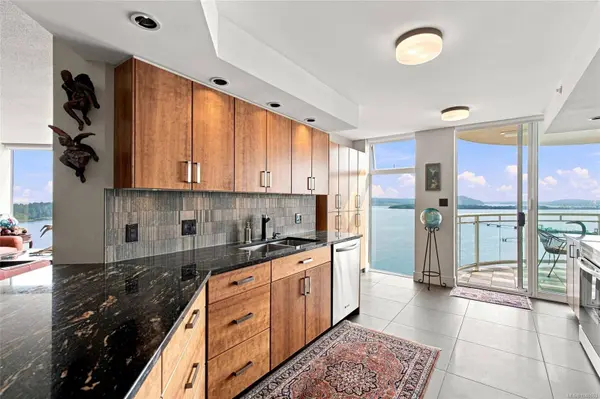 154 Promenade Dr ##2301, Nanaimo, BC V9R 6Y3