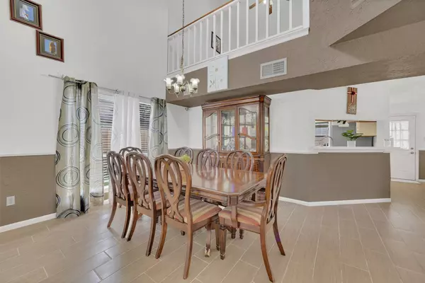 15619 Beechnut ST, Houston, TX 77083