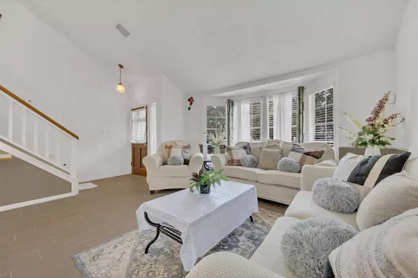 15619 Beechnut ST, Houston, TX 77083