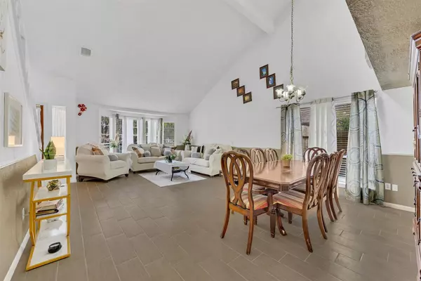 15619 Beechnut ST, Houston, TX 77083