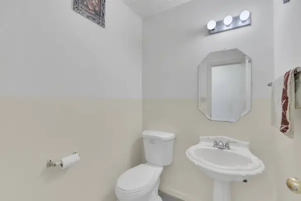 15619 Beechnut ST, Houston, TX 77083