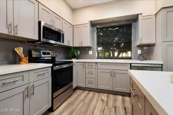 2110 W NAVARRO Avenue, Mesa, AZ 85202