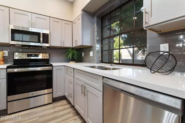 2110 W NAVARRO Avenue, Mesa, AZ 85202