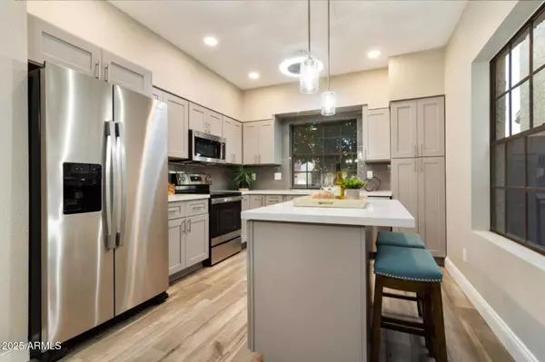 2110 W NAVARRO Avenue, Mesa, AZ 85202