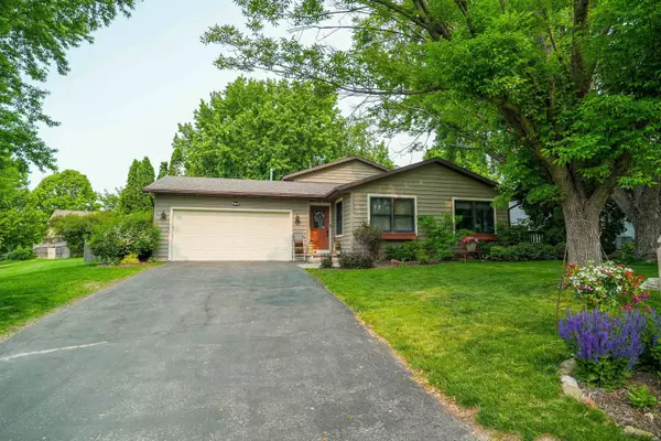 326 Joshua Circle, Sun Prairie, WI 53590