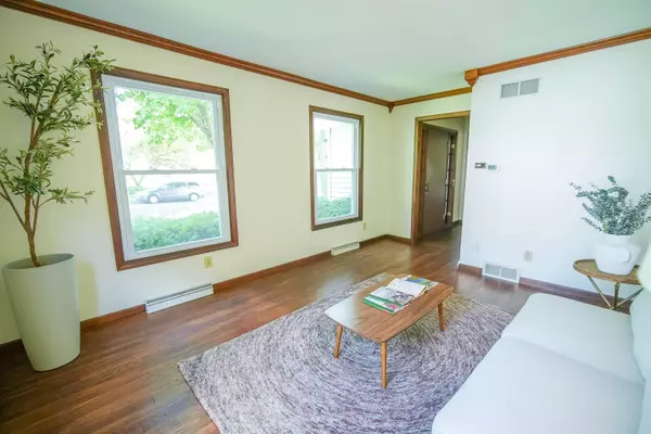 5306 Arapahoe Lane, Madison, WI 53704-1002