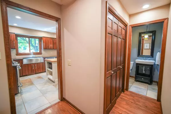 5306 Arapahoe Lane, Madison, WI 53704-1002