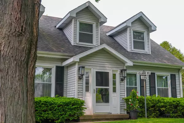 5306 Arapahoe Lane, Madison, WI 53704-1002