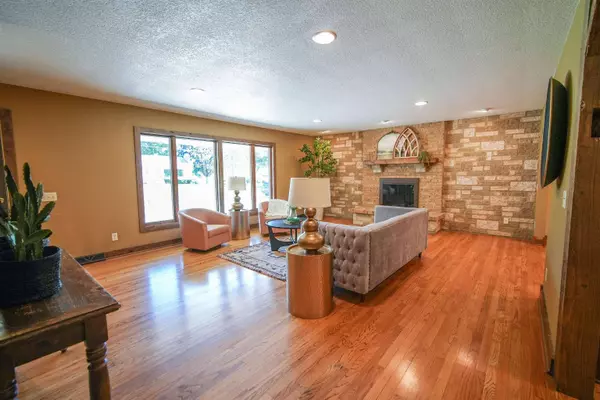 706 Woodland Drive, Sun Prairie, WI 53590