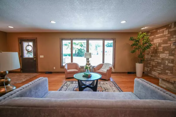 706 Woodland Drive, Sun Prairie, WI 53590