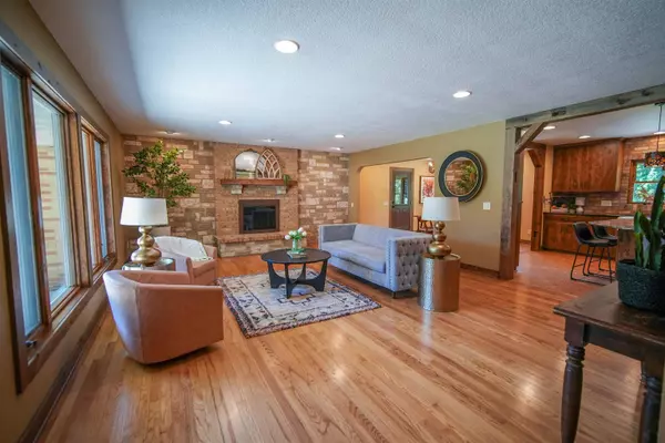 706 Woodland Drive, Sun Prairie, WI 53590