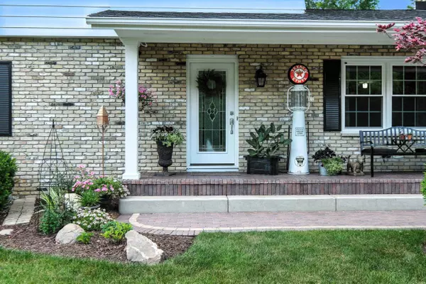 900 Woodview Drive, Sun Prairie, WI 53590